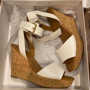 NWOT. Tommy Hilfiger white wedges. Size 7 1/2